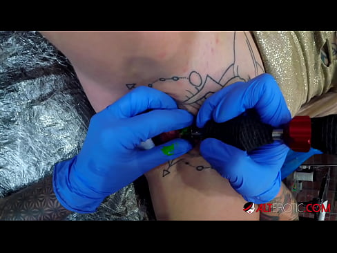 ❤️ Sully Savage, une chaudasse extrêmement tatouée, s'est fait tatouer le clitoris. Vidéo de sexe at us fr.xxxhdporn.ru ❤